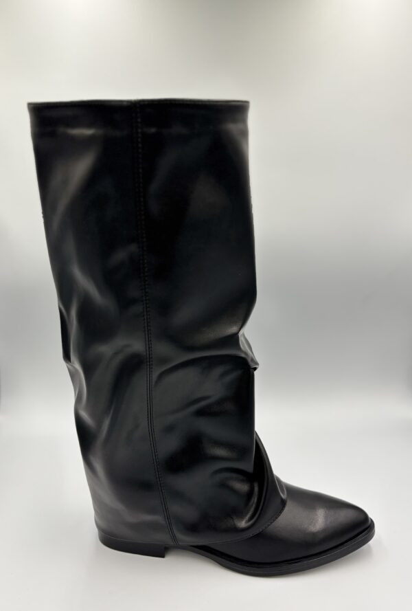 Kozaki damskie z wywiniętą cholewką